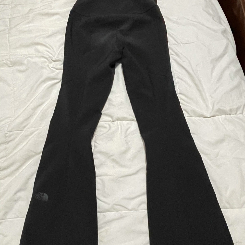 Northface ski pants..only worn once.. excellent condition.. non-smoking home..